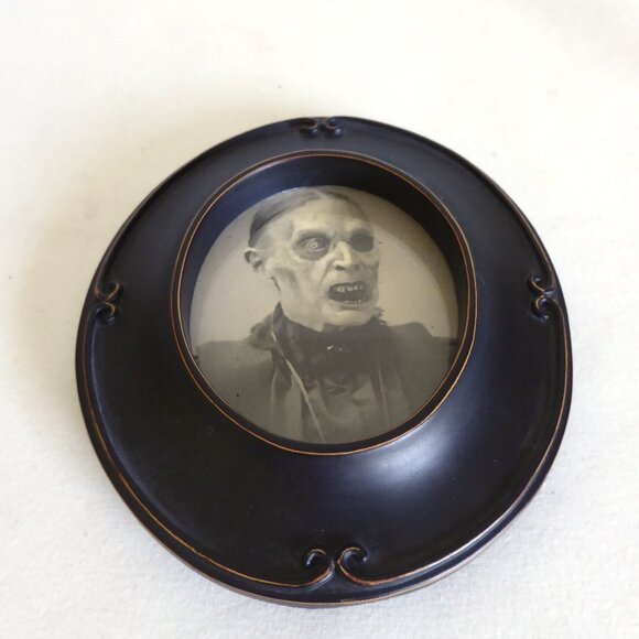 GOTHIC HALLOWEEN HORROR CREEPY SCARY WOMEN EASEL BACK FRAME ODDITY - Picture 8 of 8